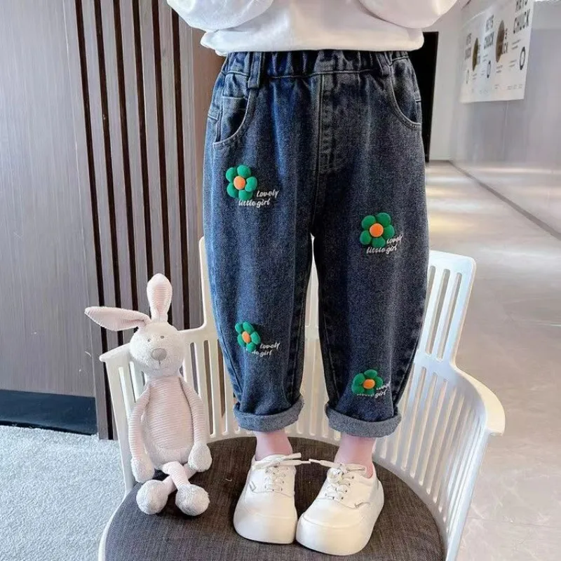 

Girls' Jeans Spring and Autumn New Baby Fashion 3D Flower Pants Children's Casual Loose Jeans 2-7