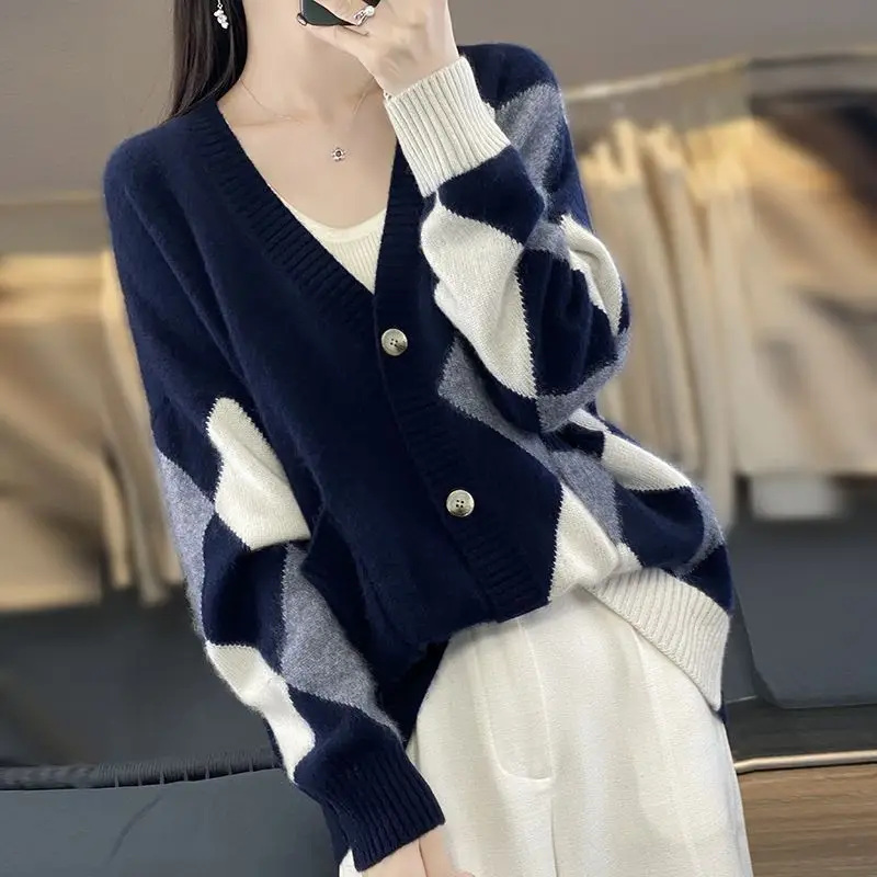 Knitted New Contrasting Color Cardigan Women\'s Diamond Shaped Color Blocked Loose Jacket Knitted Sweater Lazy Sweater Top