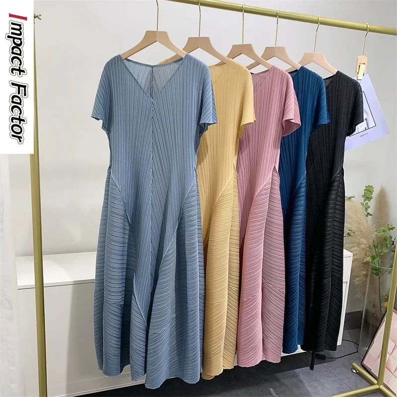 Pleated Dress Women's Summer 2024 New High End Temperament Solid Color Simple V-neck Large Swing Dress Mid Length Loose Fit