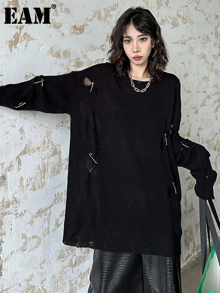 [EAM] Army Green Holes Big Size Knitting Sweater Round Neck Long Sleeve Women Pullovers New Fashion Spring Autumn 2024  1DH1587