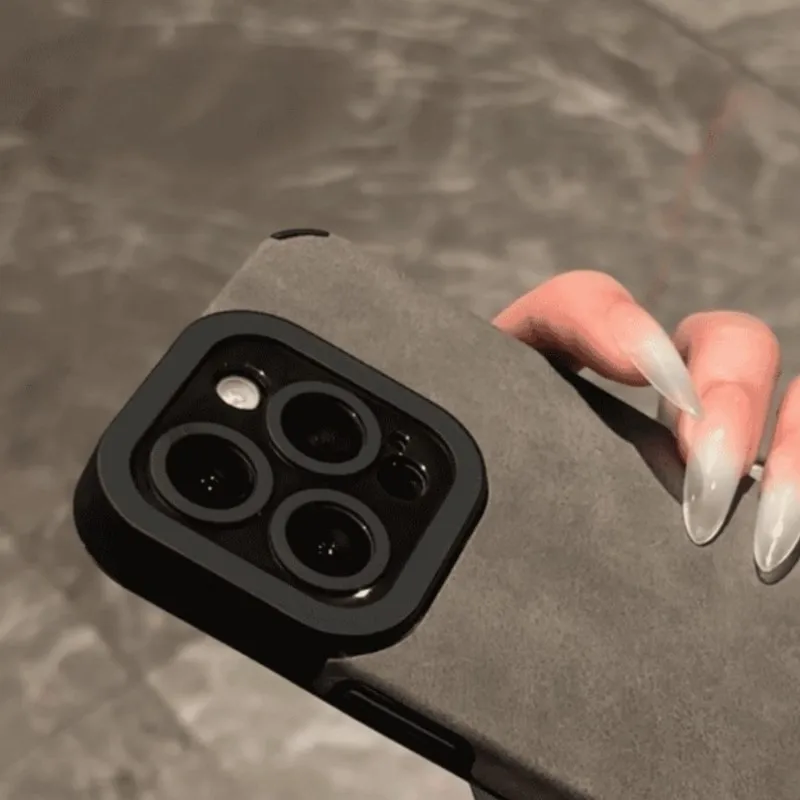 حافظة جلدية فاخرة من جلد الخراف لهاتف آيفون 16 15 14 Plus 13 12 11 Pro Max غطاء حماية للكاميرا من السيليكون الناعم المقاوم للصدمات