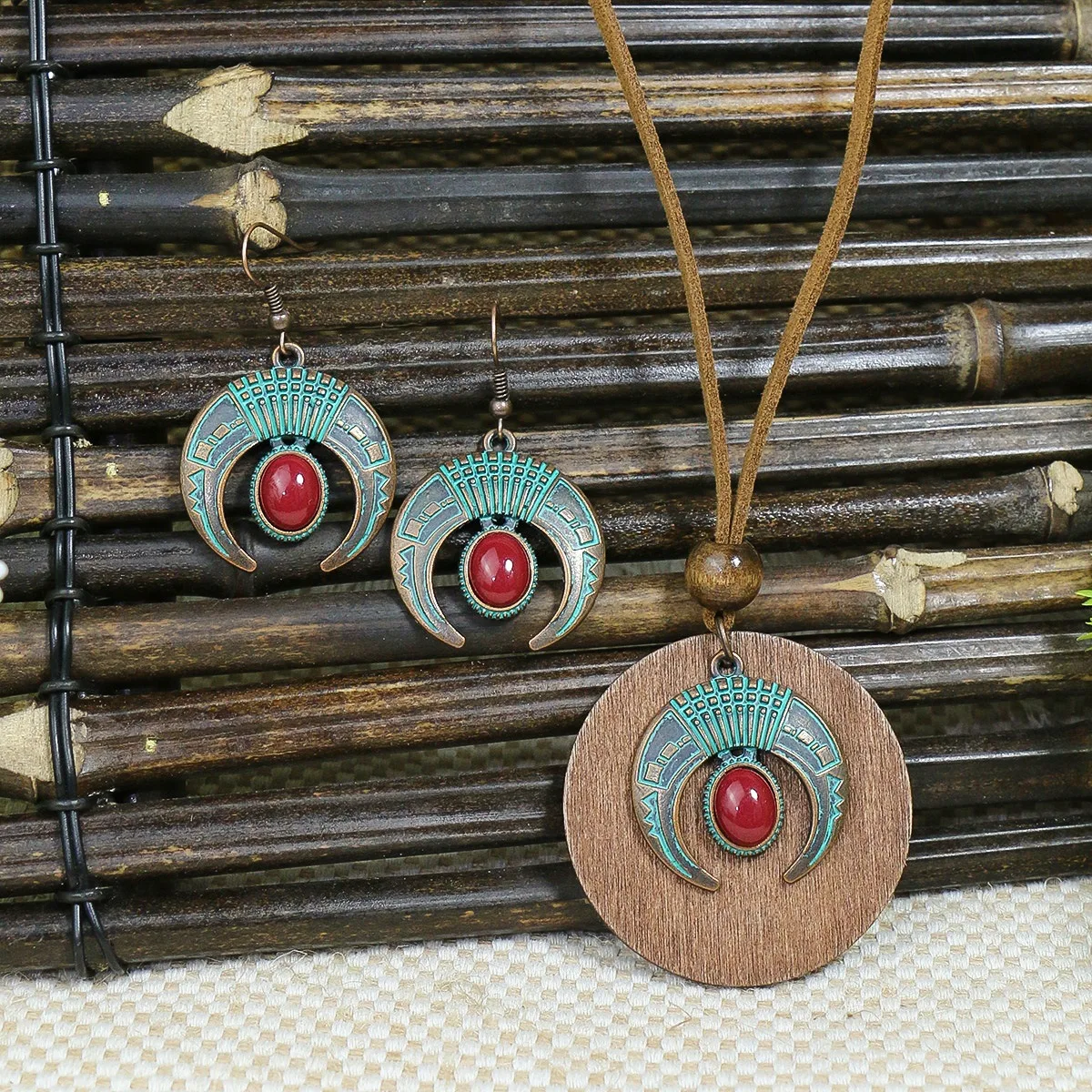 Ethnic Vintage Red Stone Crescent Pendant Necklace Earrings for Women\'s Handmade Wood Chips Long Leather Rope Necklace Sets