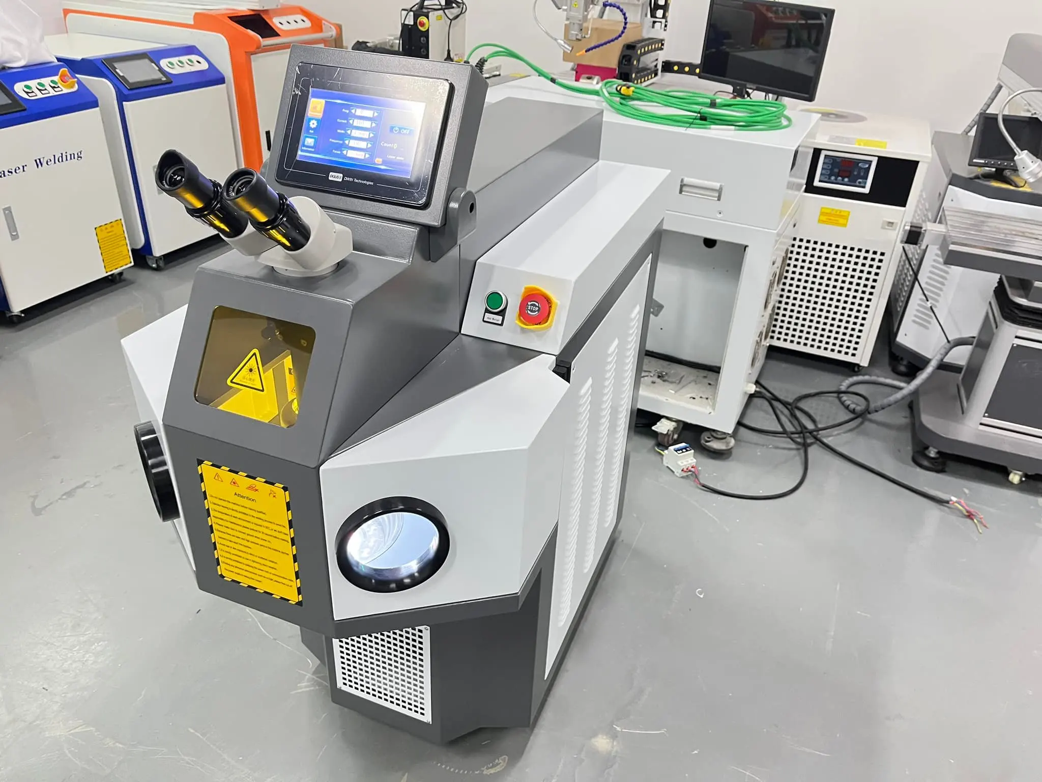 200W Mold Repair Automatic Yag Spot Jewelry Laser Welding Machine