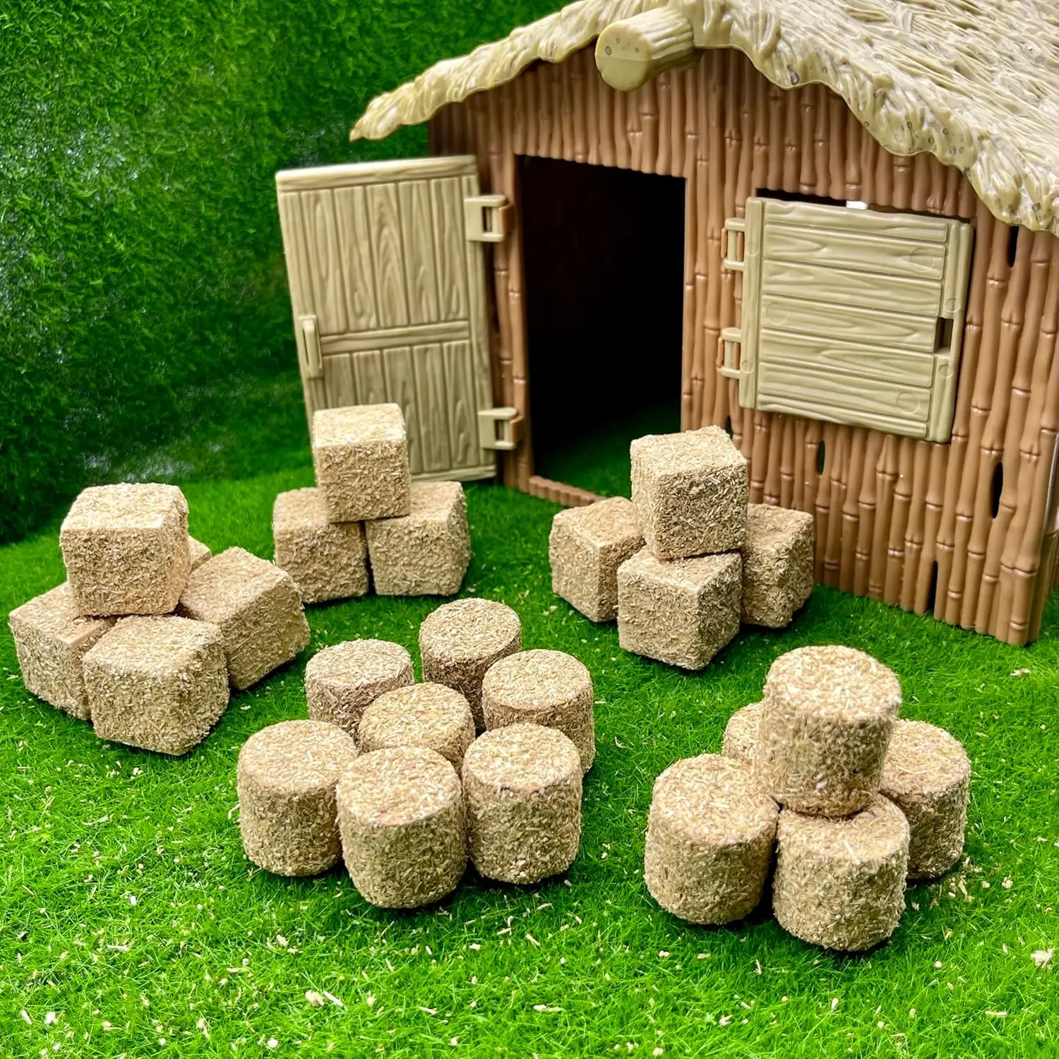 4Pcs Mini Hay Bales Mini Straw Hay Miniature Figurine Fake Hay for Mini House Decoration DIY Autumn Harvest Craft