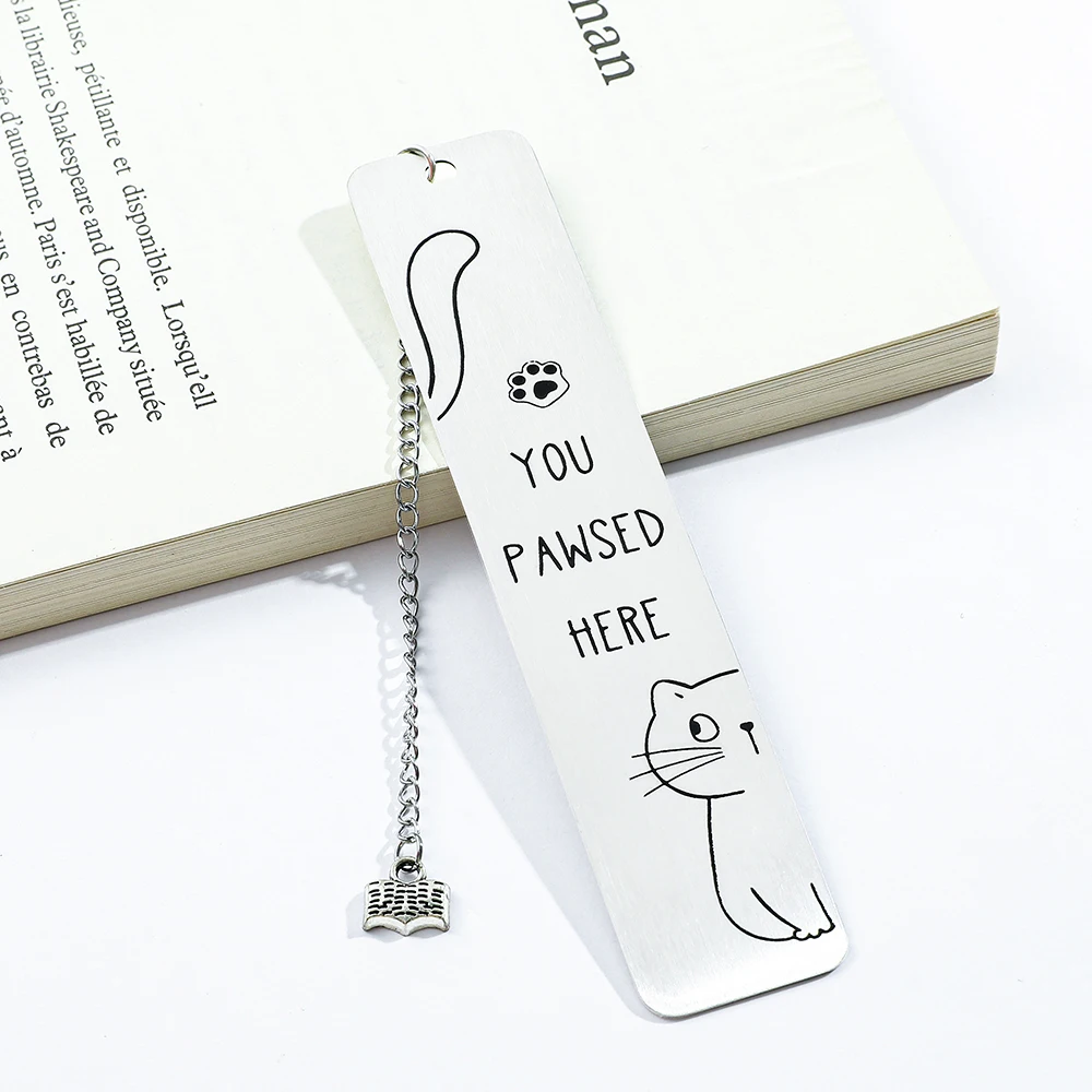 A cute black cat bookmark, made of stainless steel material with a chain - the perfect gift for cat slaves and bookworms