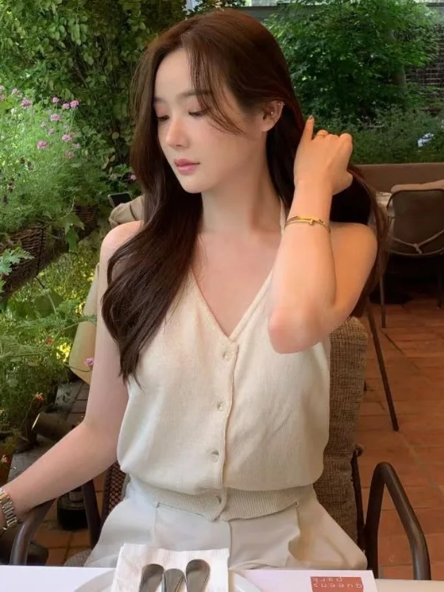 Chic Summer Sexy V-Ne Bal Knitted Vest Top Women's Faionable Versatile Hanging Ne Strap Sweater Chinese Brand