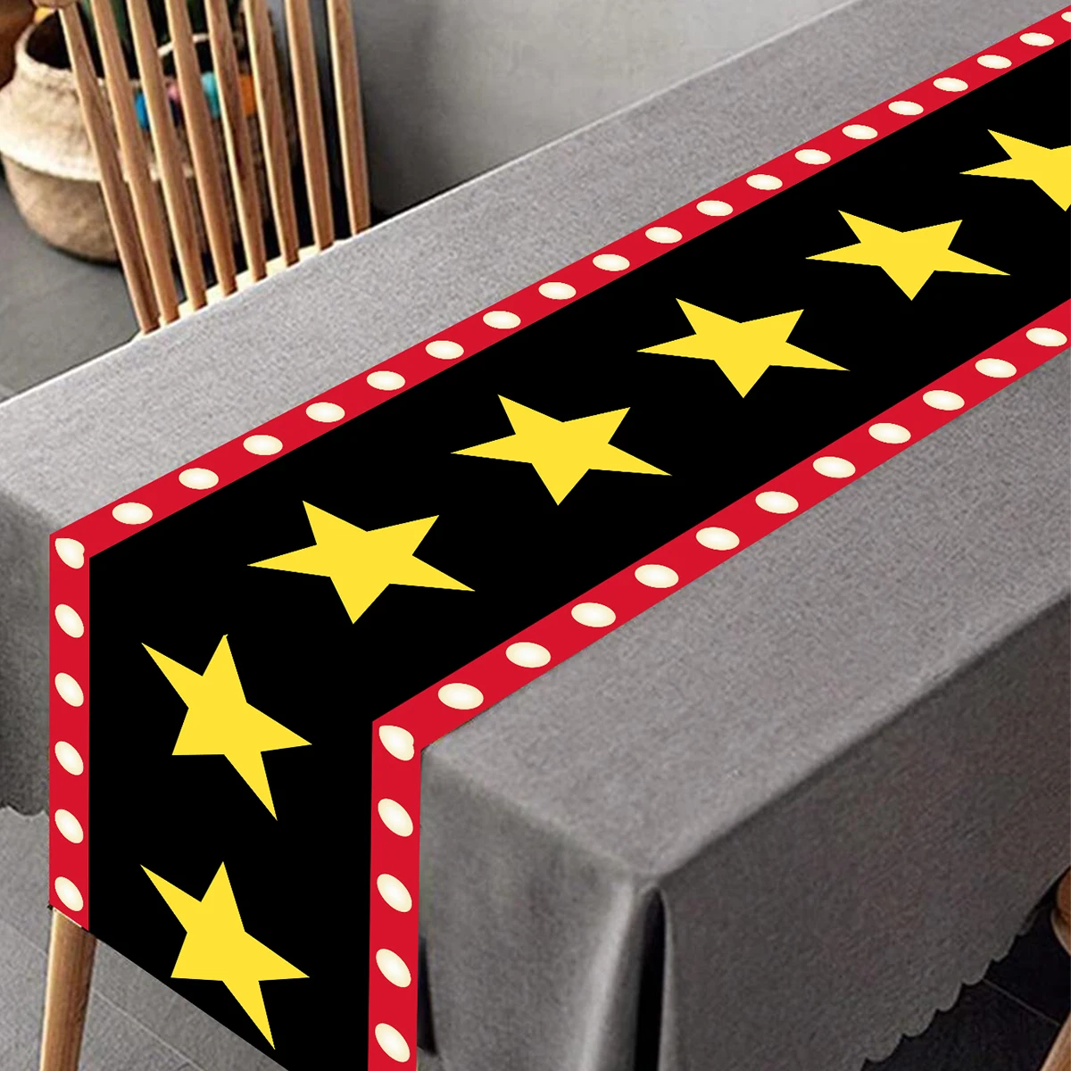 أسود أحمر مع الذهب ستار فيلم ليلة الجدول عداء الفيلم موضوع تصميم فيلم ليلة حزب الديكور للفيلم ليلة حزب ديكور