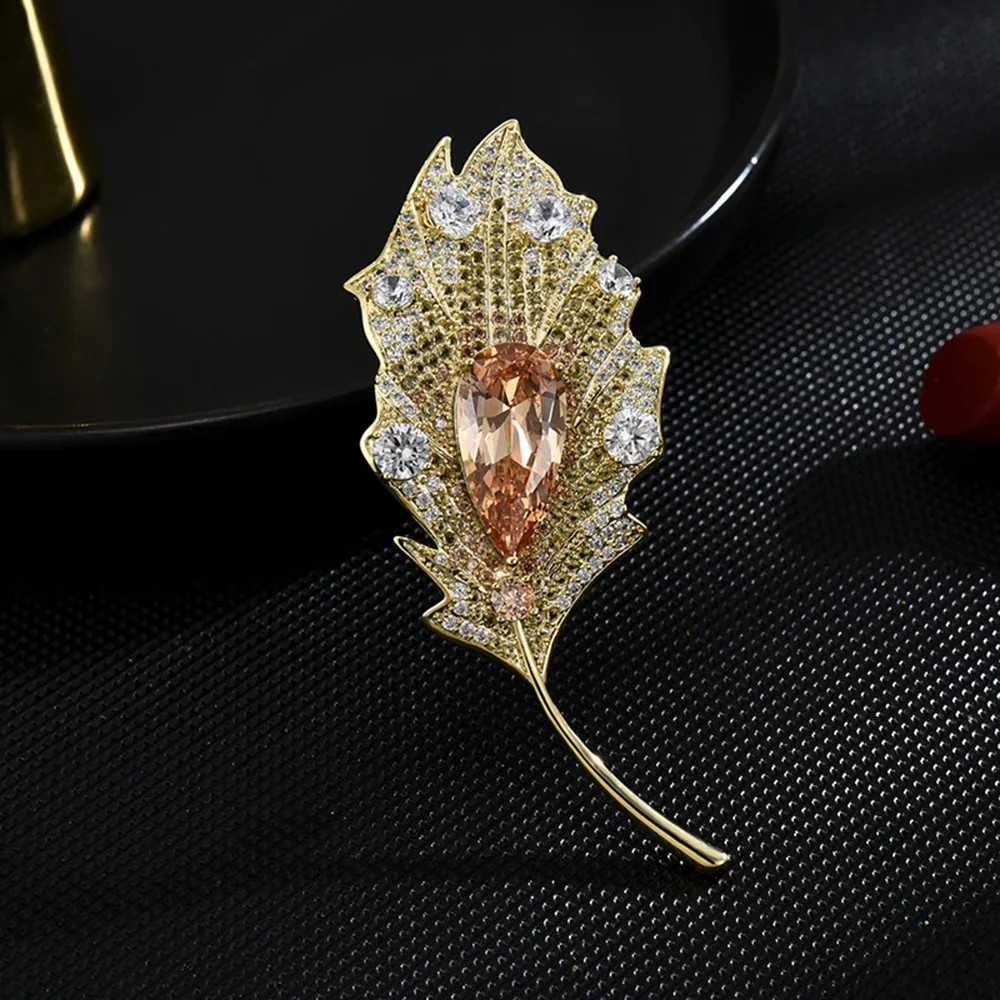 Fashionable Plant Crystal Brooch for Women Inlaid with Zircon Feather Leaf Brooches Badge Clothing Coat Jewelry Accessories