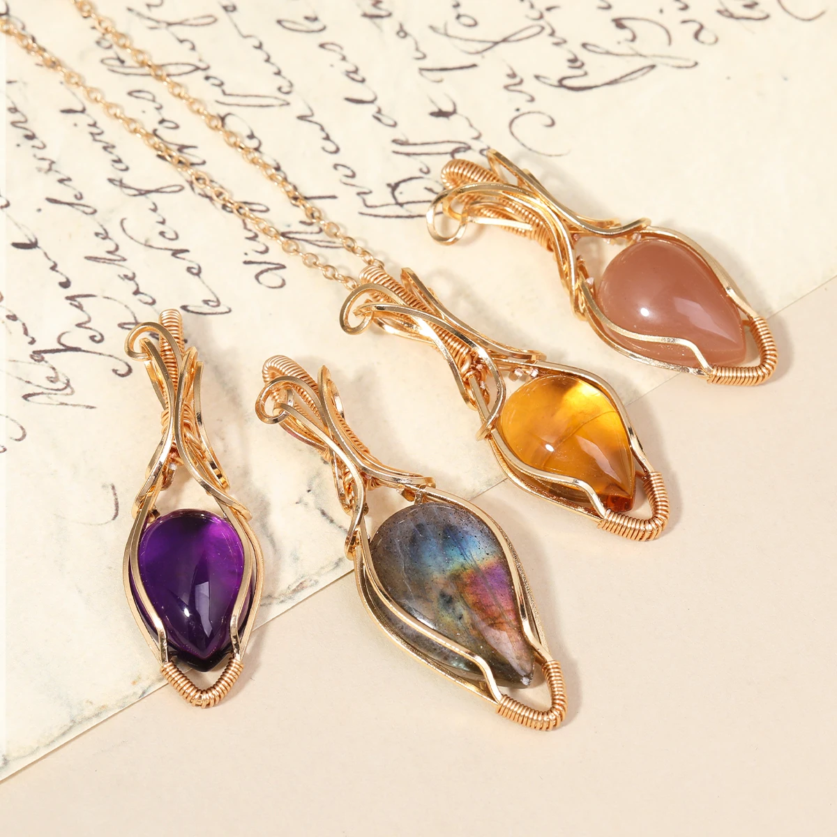 

Natural Gemstone Sunstone Amethyst Labradorite Pendant Copper Wire Hand-Wound Stainless Steel Jewelry Woman Necklace Gift