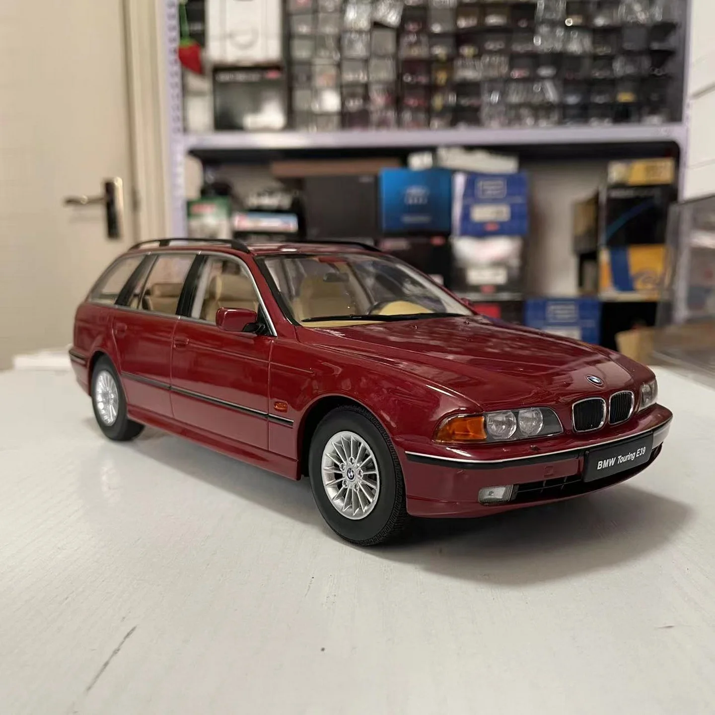 

1:18 Scale Triple9 Diecast Alloy Red BMW E39 Touring 1998 Toys Cars Model Classics Nostalgia Adult Souvenir Gifts Static Display