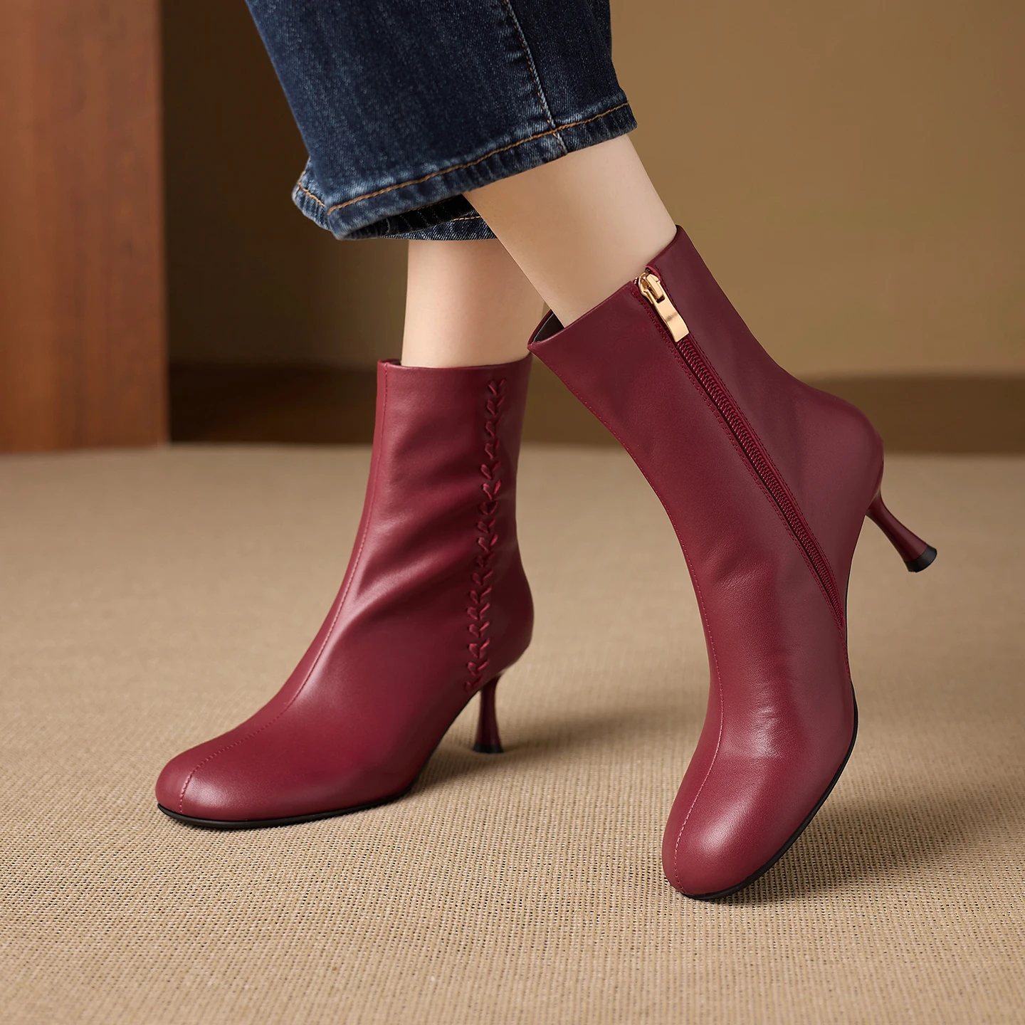 Botines de Mujer Dilalula 2027 de Piel de Vaca Auténtica con Punta Redonda, Bordado de Hojas y Tacón de Aguja Delgado para Fiesta y Cita, Botines para Mujeres Jóvenes