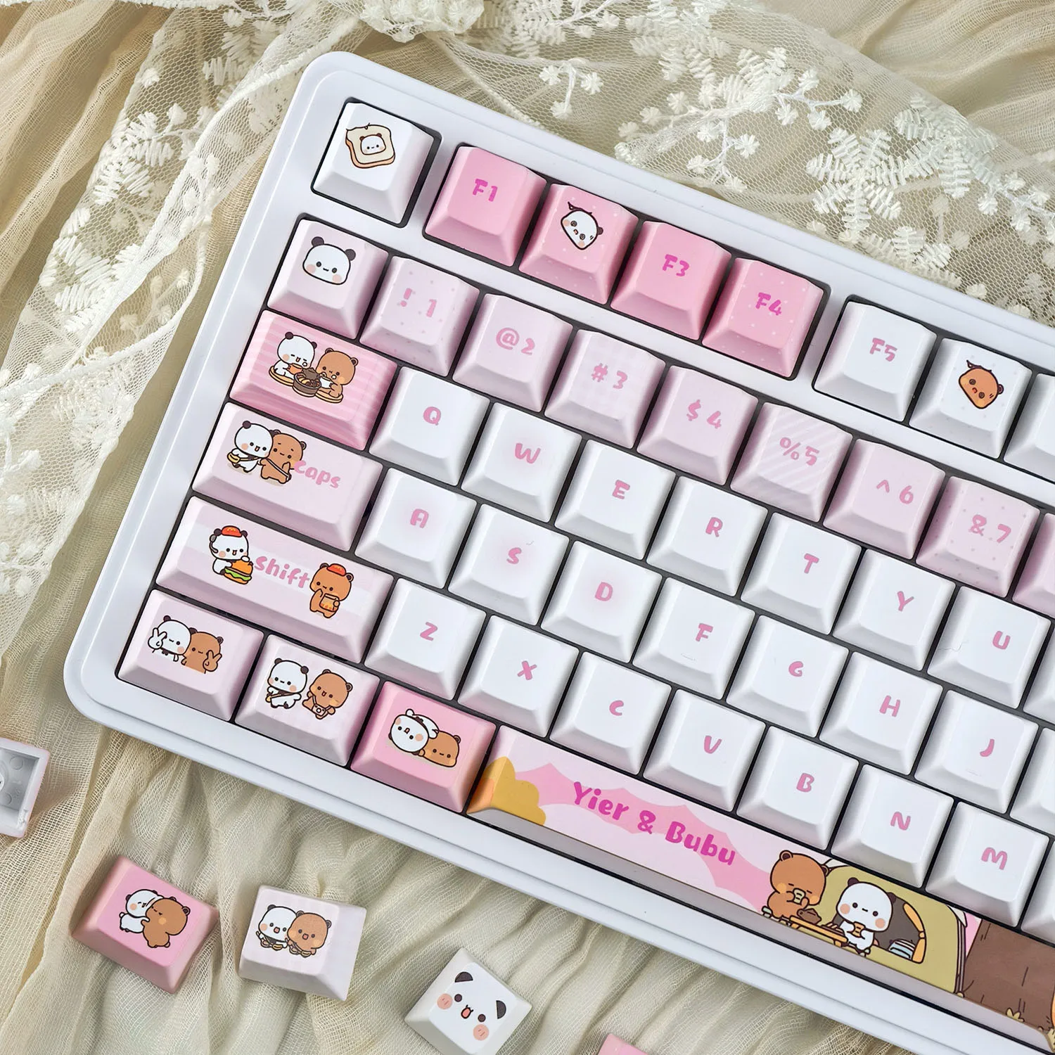 

Колпачки для клавиш MAIMOOO Pink Cute Yier and Bubu, профиль Cherry MOA, PBT, с мультяшными пандами, аниме-дизайн, для механической клавиатуры