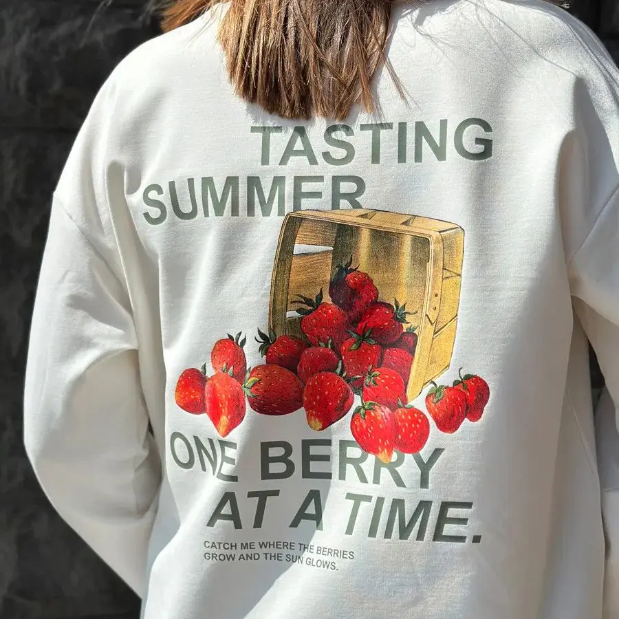 Personalized Hand Drawn Strawberry Cute Fruit Graphic Tee Long Sleeve T-shirts Thin Pullover 100% Cotton Comfortable Loose Women
