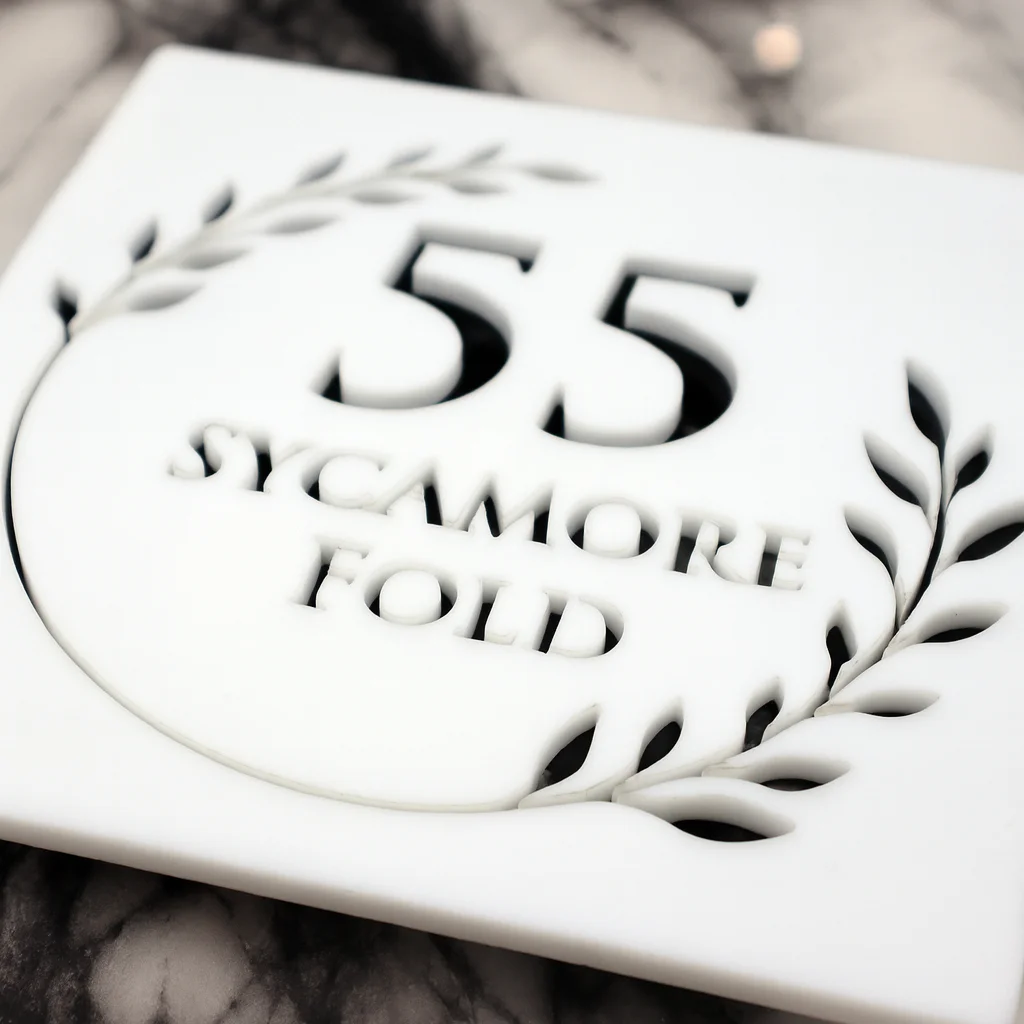 علامة رقم منزل أكريليك مخصصة على شكل ورقة شجر، لوحة عنوان حديثة محفورة بالليزر، لوحة باب متينة مقاومة للماء في الهواء الطلق