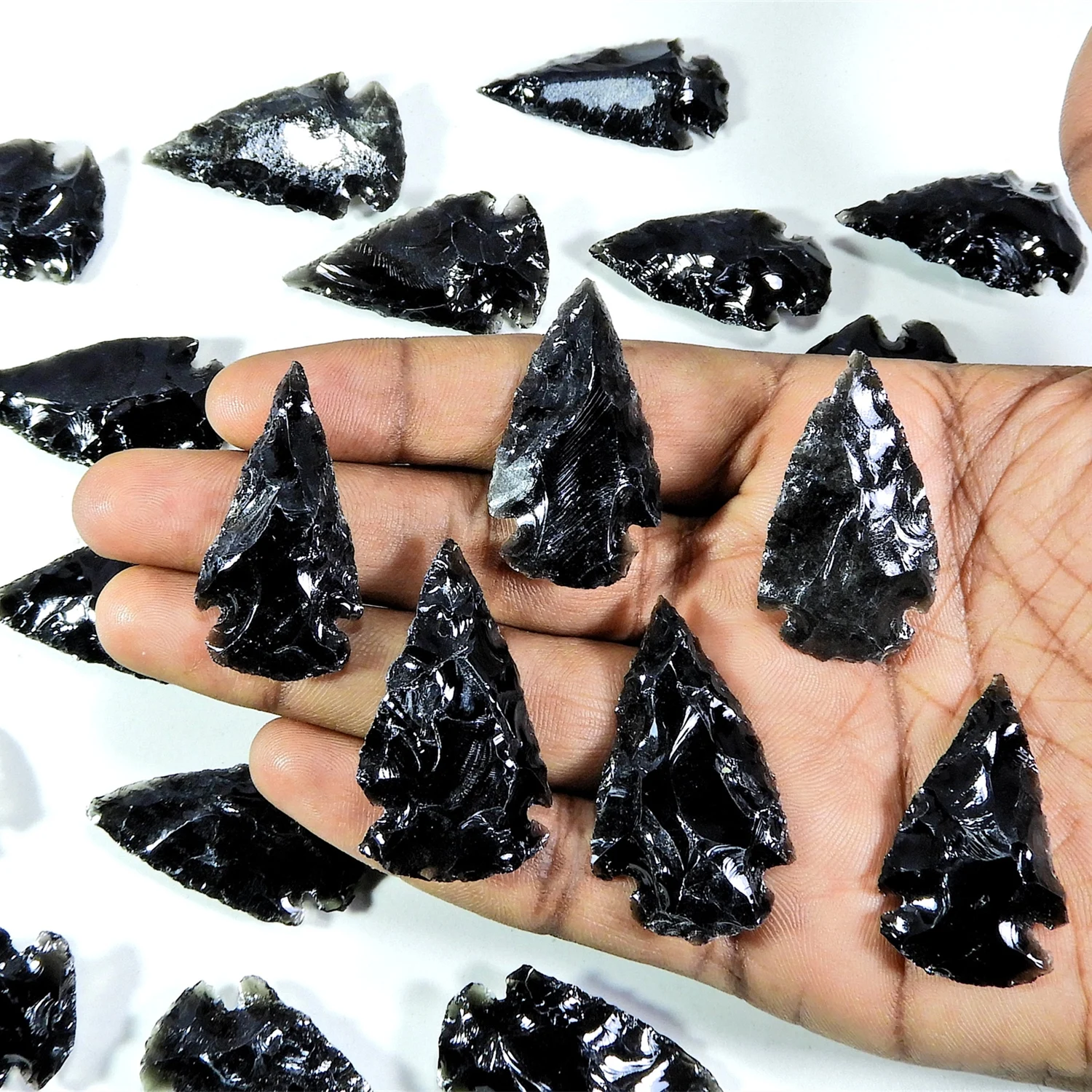 

1pc Hand Carved Black Obsidian Crystal Arrowhead, Ideal for Home Decor & Unique Holidays Gift, Crystal Collectors