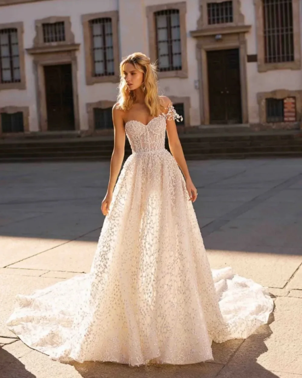 Beloved Wedding Dresses Sweetheart Full Lace Appliques Bridal Gowns Open Back Sweep Train A-Line Wedding Dress Robe De Mariee