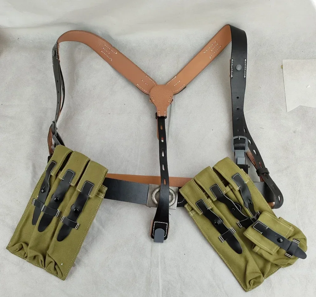 classics TOMBJ Military GERMAN ARMY WH SOLDIER fighting LEATHER SERVICE EQUIPMENT BELT Y-STRAPS MP38 MP40 AMMO POUCH 1:1 SET