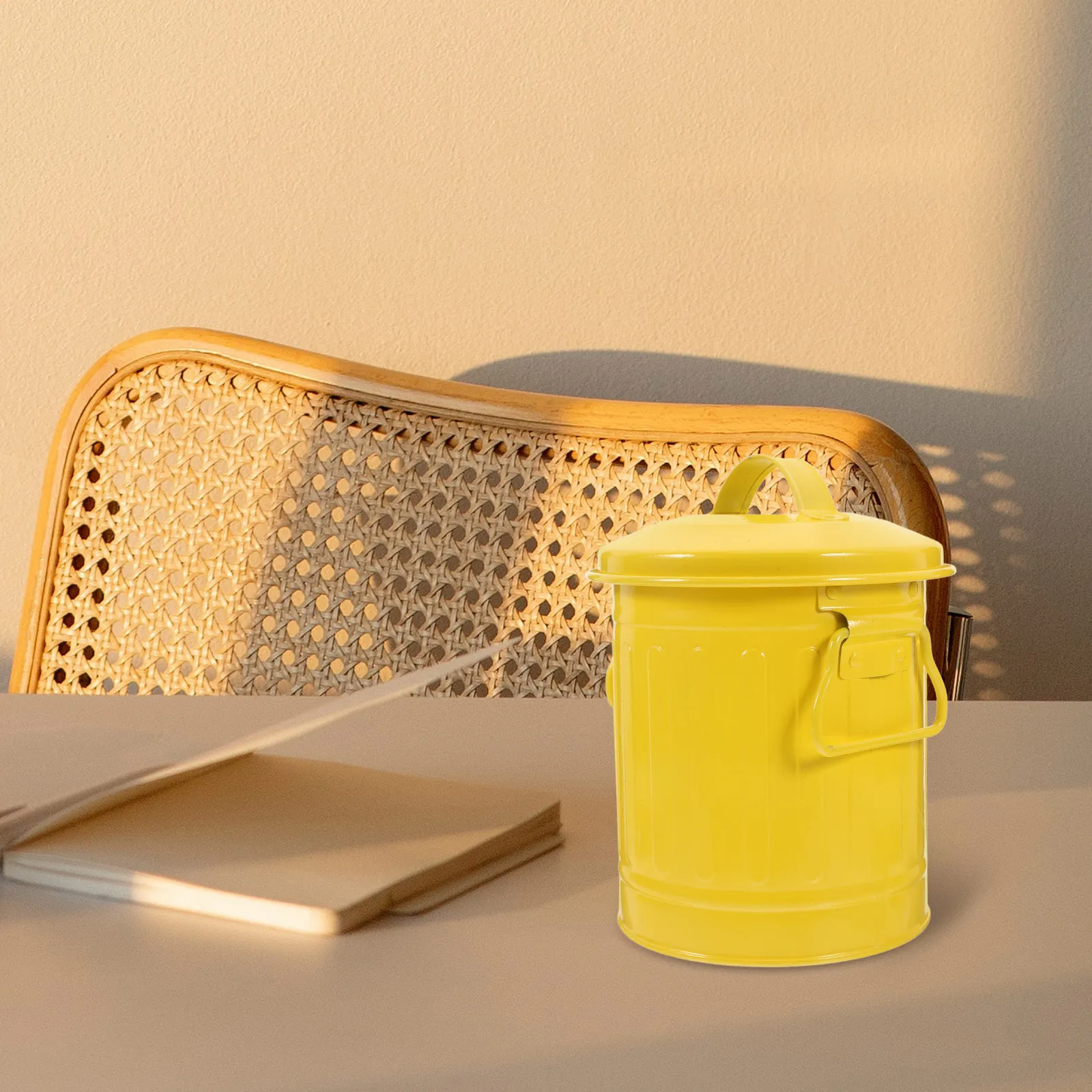 Vintage Iron Pen Holder Desktop Small Metal Trash Can Multifunctional Office Storage Bin Mini Waste Basket with Lid