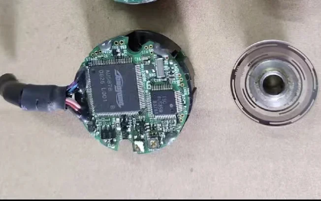 MFE0017B0ME Encoder usato testato oKMFE0017B0ME