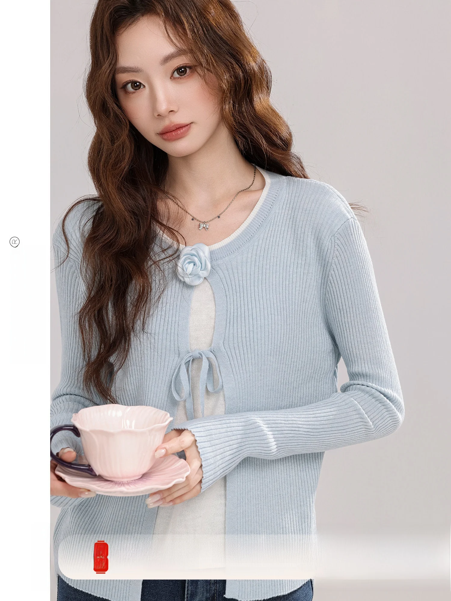 

Синий мягкий вязаный топ, женский модный французский слэ, прямой крой, длинный све, смесь полиэстера, повседневная одежда обычного кроя