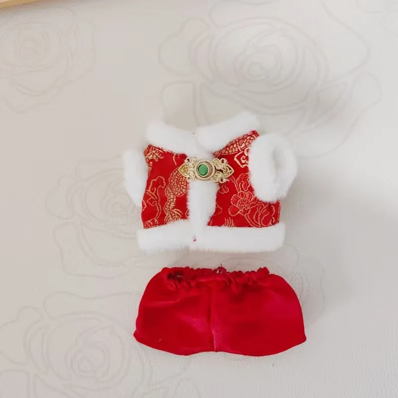 زي Labubu للعام الجديد لدمية صغيرة مقاس 17 سم على الطراز الصيني وإكسسوارات الملابس الحمراء المتطابقة