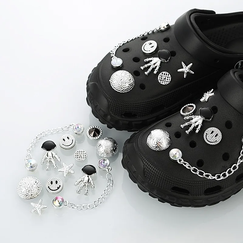DIY 12 Pcs hole shoes accessories alien model three-dimensional decorative buckle removable chain accessories hot-selling models