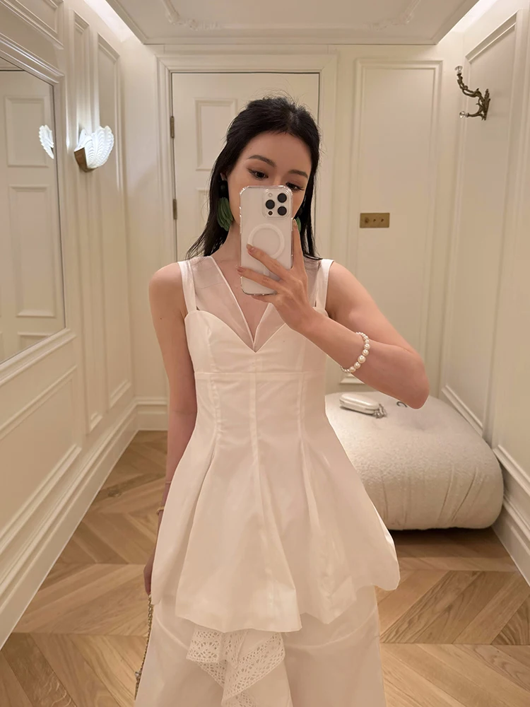 

Модный женский комплект из двух предметов: топ и юбка миди с кружевной отделкой и цветочным узором, белый, в стиле SMOL.