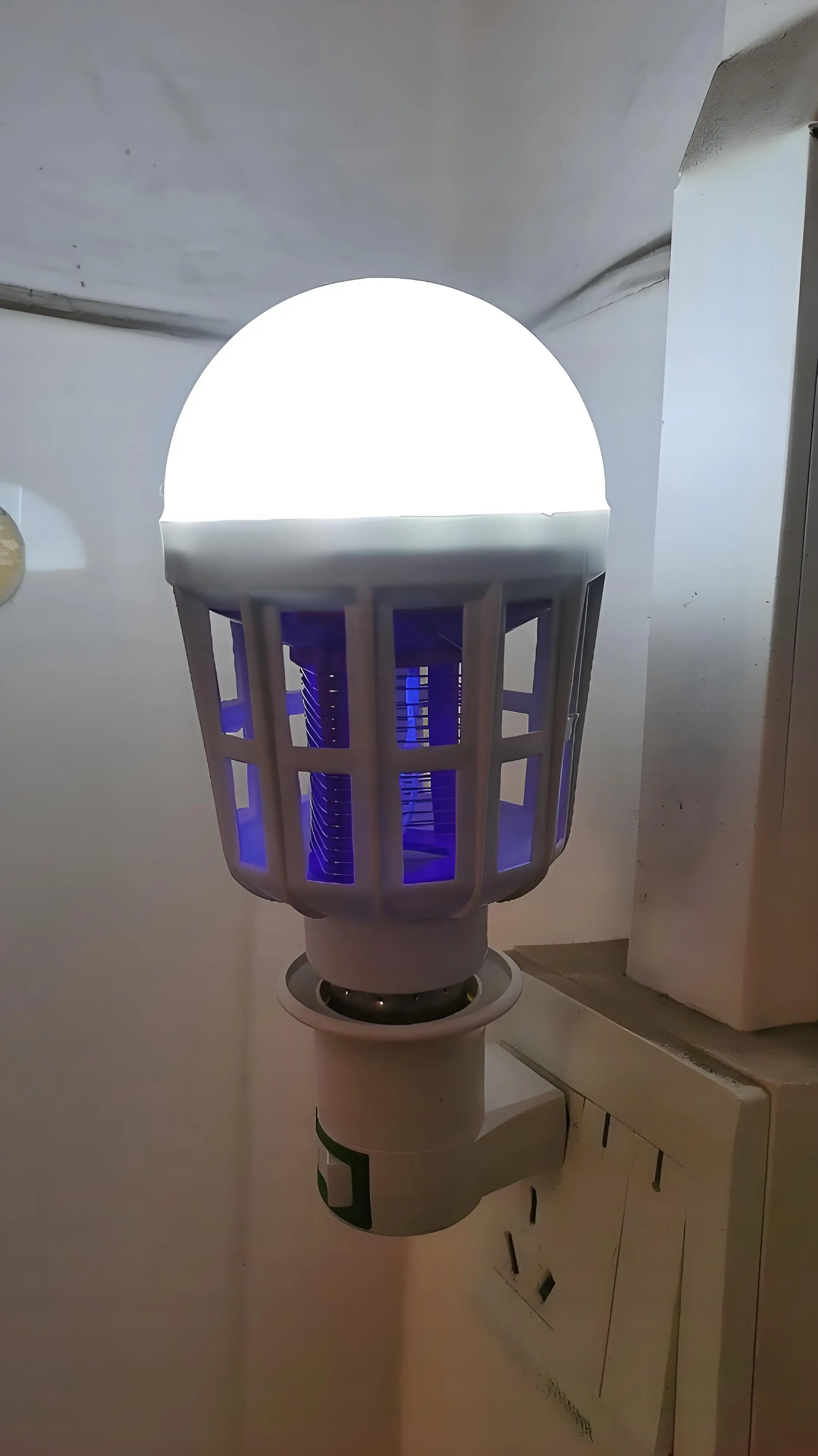 1-12 قطعة E27 مصباح محول مأخذ التوصيل مع التبديل الاتحاد الأوروبي التوصيل البلاستيك القياسية المسمار في المقبس منفذ محول لمبات للمنزل