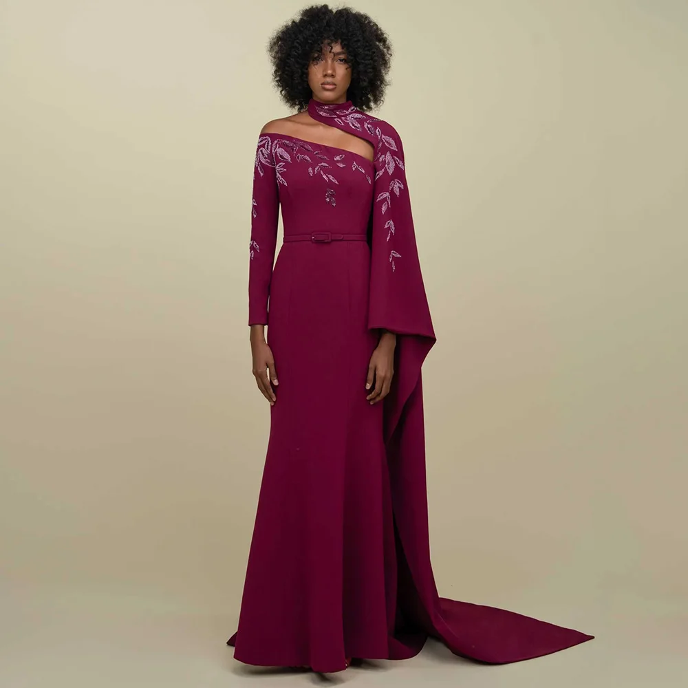 ชุดราตรีแบบอาหรับพร้อมผ้าคลุมไหล่แบบสั่งตัด แขนยาวข้างเดียว ประดับลูกปัดและเลื่อม ทรงเมอร์เมด พร้อมชายกระโปรงยาว