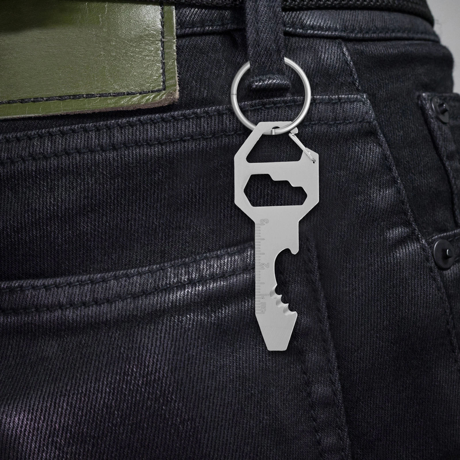 

Multi Tool Keychain 6-in-1 Bottle Opener Screwdriver Ruler Wrench Outdoor Survival Key Tool for Travel Men Keychain