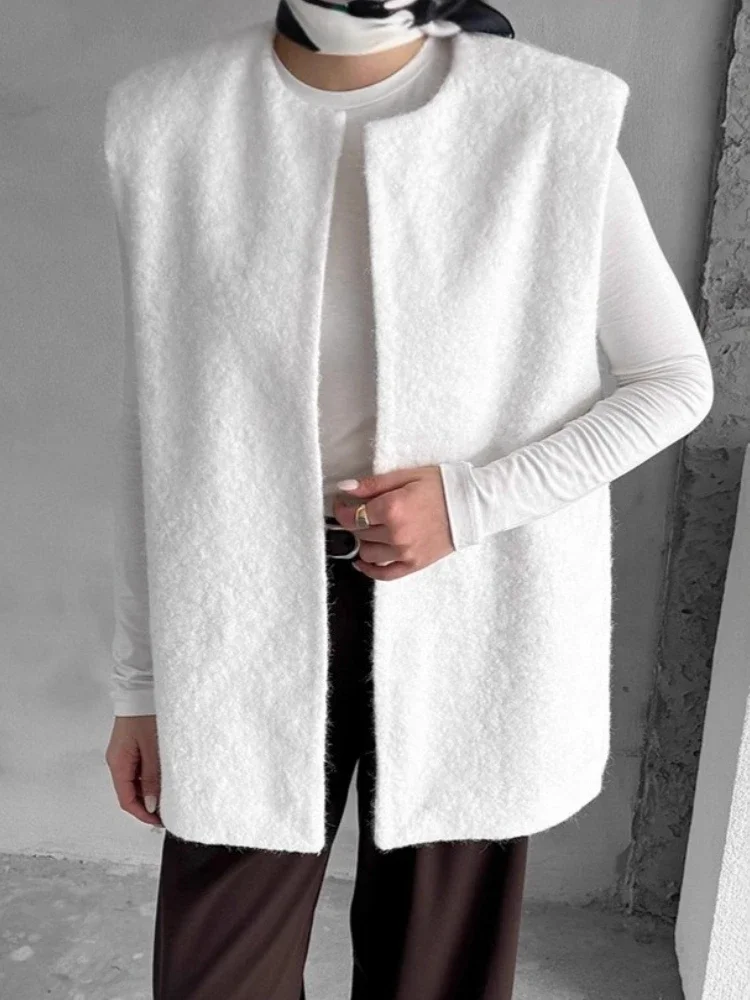 

2025 Commuting Sleeveless Vests Top For Women Round Neck Casual Solid Loose Fashion Coat Autumn New Female Outwear Vests