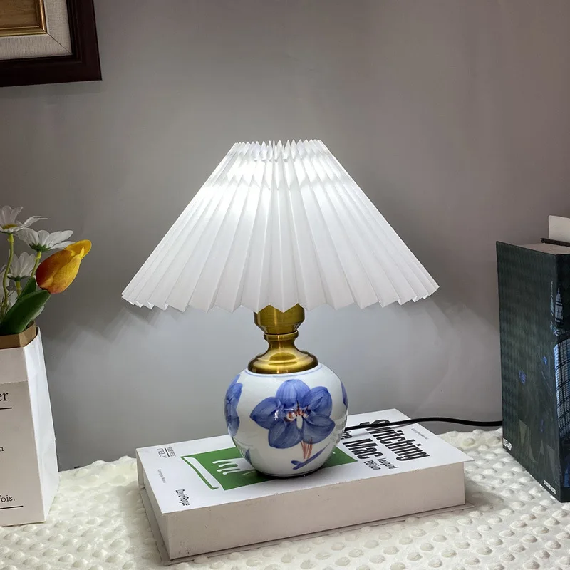 Nordic Decorative Pleated Lampshade Table Lamp with Ceramic Base Home Lighting Fixture