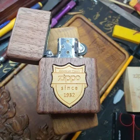 Zippo-Feuerzeug aus Walnussholz, handgefertigt mit Zippo-Logo seit 1932, winddichte Sammlung in Box