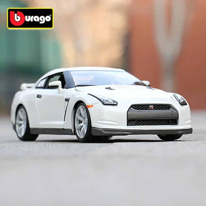 

1:18 2009 Nissan GT-R R35 Alloy Car Model Diecast Metal Toy Vehicles Car Model High Simulation Collection Gift