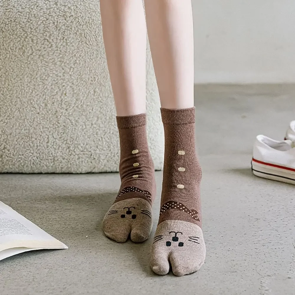 Cute Cartoon Cat Two Toe Socks Women Split Toe Cotton Socks Middle Tube Socks Students Flip-flops Trotter Shoes Two-toe Hosiery