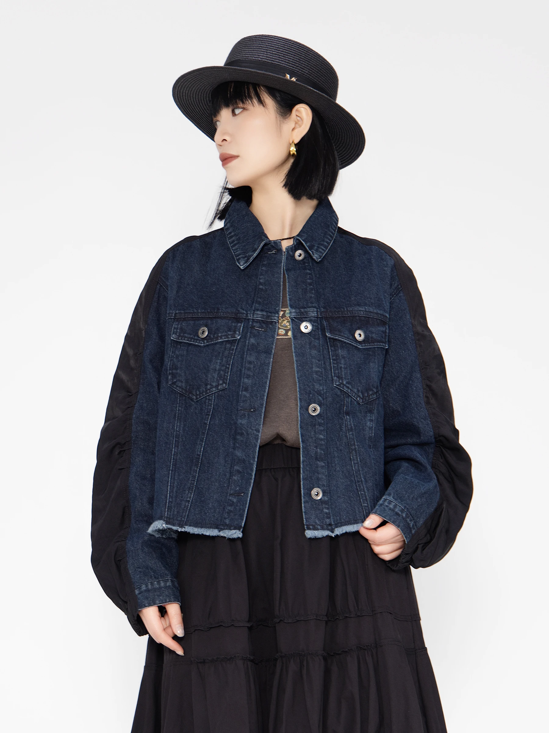 

Куртка-жакет женская Bookru Spring 2026: повседневный свободный крой, джинсовый пэчворк, хлопок, длинный рукав, круглый вырез, на пуговицах