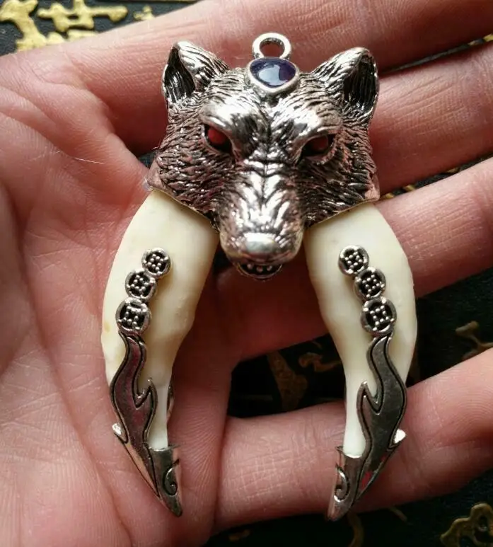 Handcrafted Necklace Wolfs Tooth Fangs Pendant Teeth Bone Vintage Tibetan Amulet Antiques Figurines Hip Hop Choker Pendants