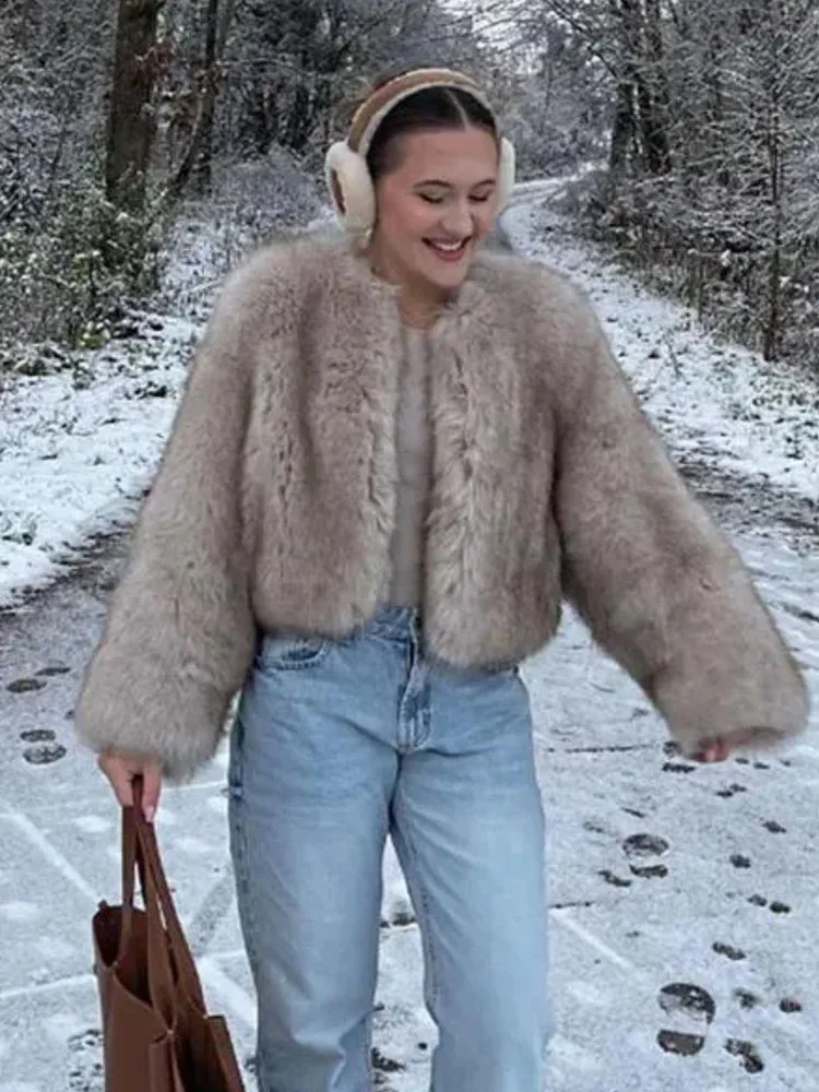 

HH Women New Fashion O-Neck Long Sleeves Hidden Buckle Faux Fur Effect Short Jacket Female Winter Street Style Casual Loose Coat