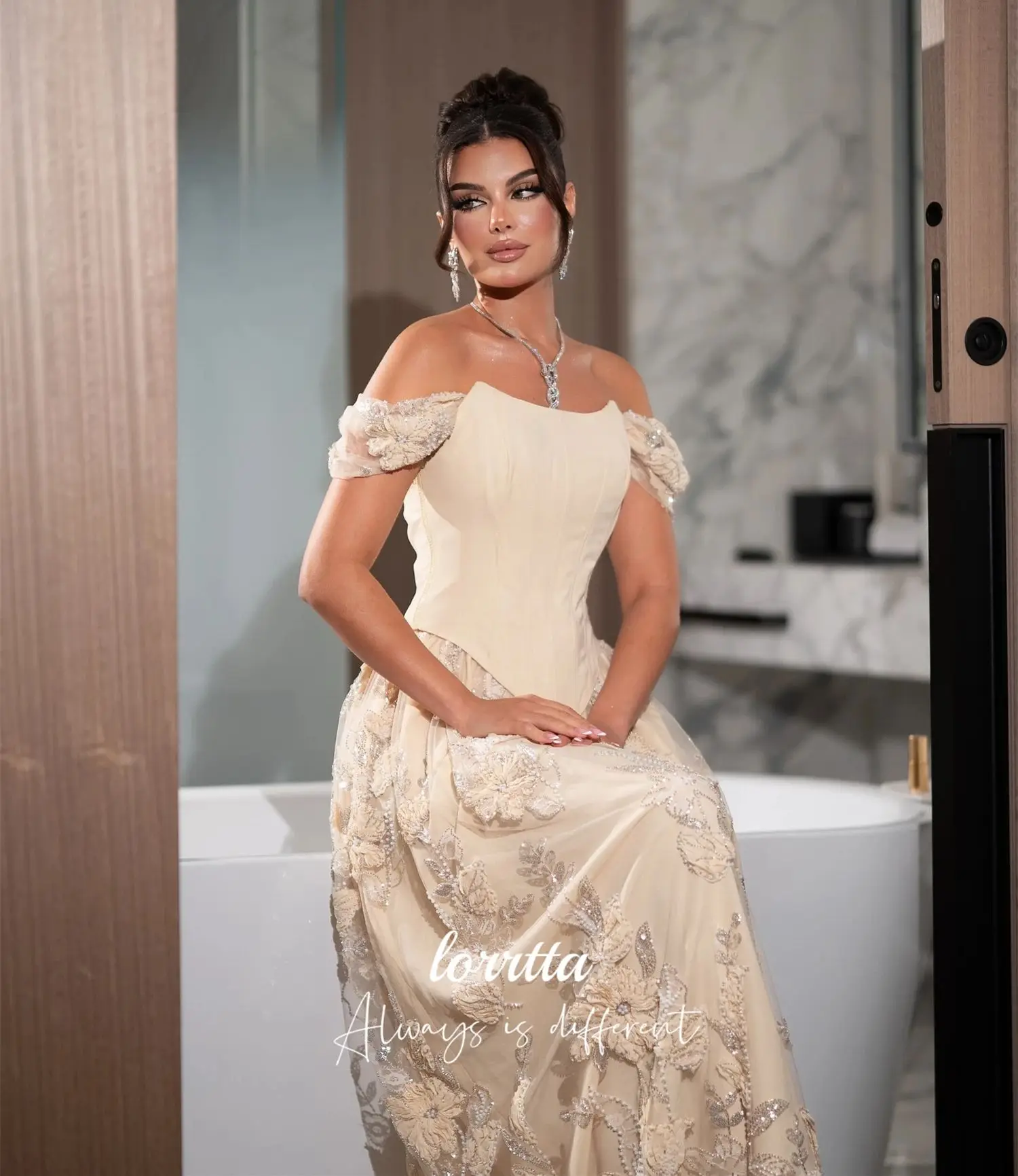 فستان Loretta للحفلات المخصصة لفساتين ضيوف الزفاف، فستان أنيق للمناسبات الخاصة، فساتين نسائية أنيقة، سهرة نسائية 2025