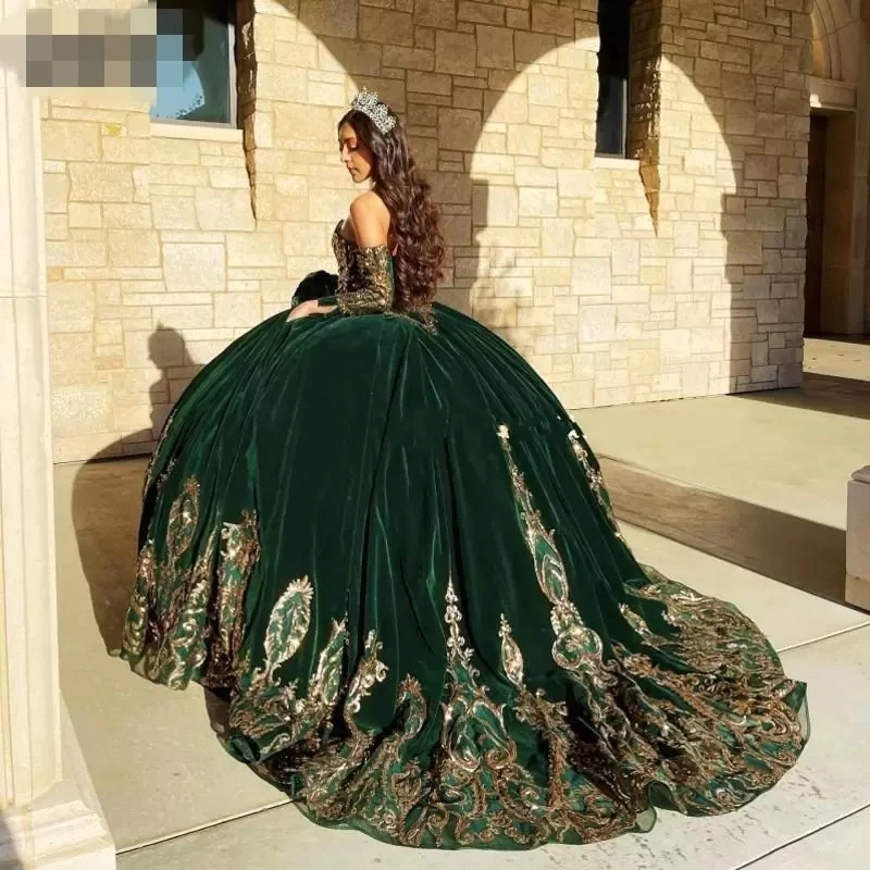 فساتين Quinceanera باللون الأخضر اللامع لعام 2025 على شكل كرة على شكل قلب مزينة بالدانتيل مقاس كبير ملابس للحفلات الراقصة الأورجانزا الحلو 16