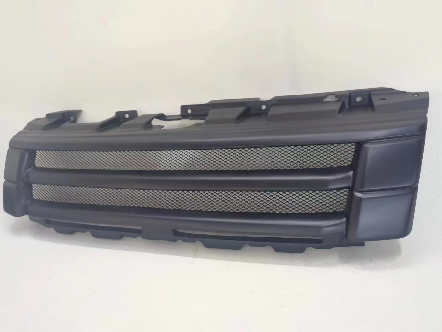 Radiator Grille Car Front Bumper Grill Mask  for Mitsubishi Pajero V93 V97 Car Accessories