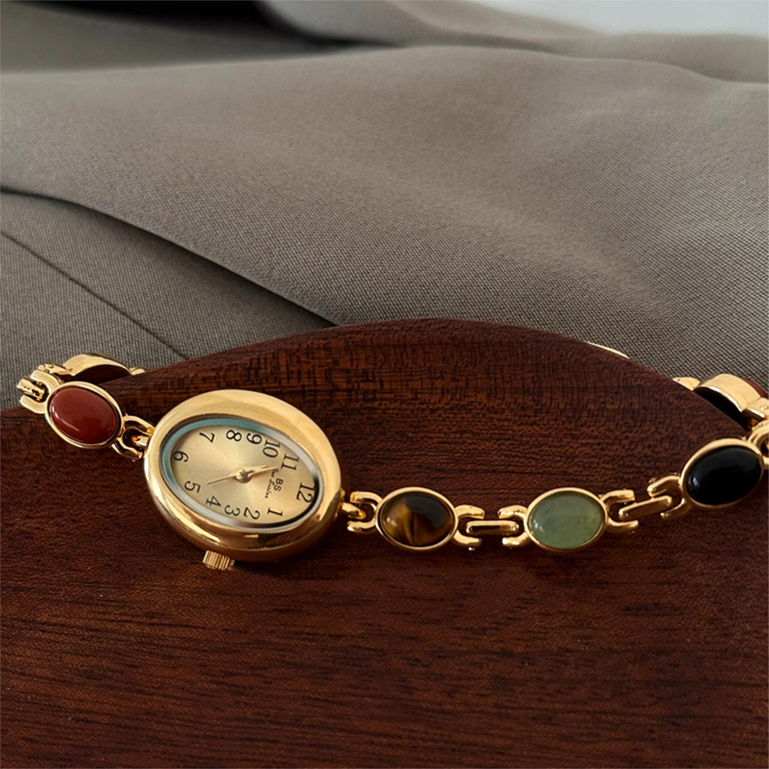 Relojes de lujo de alta gama para mujer, piedras preciosas de Esmeralda dorada, resistente al agua, ovalados, elegantes, de cuarzo, accesorios para mujer 2025