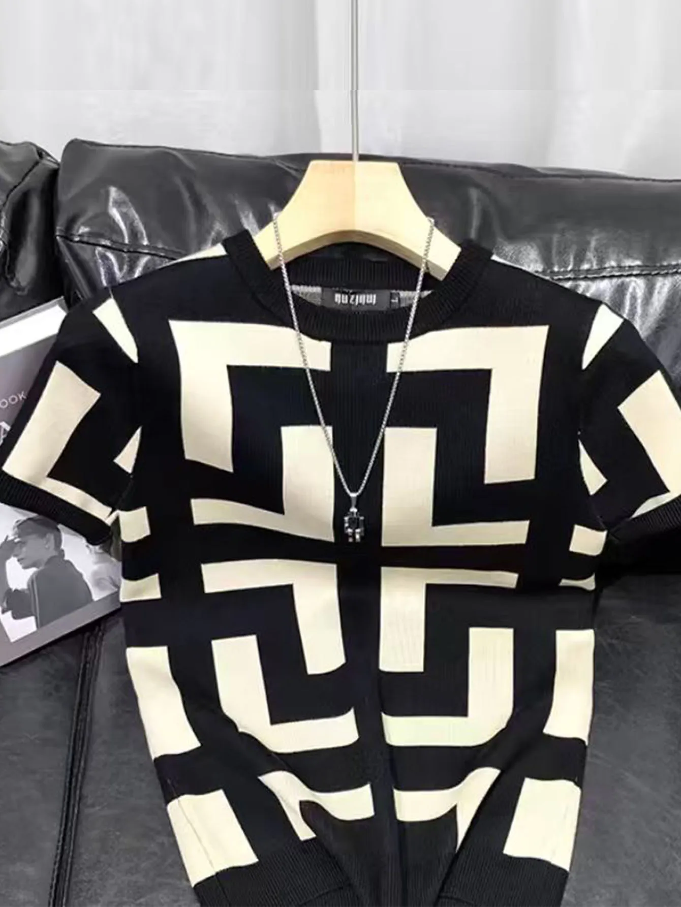 Men's Color-Blocked Maze Pattern Ice Silk Short-Sleeve Knit Shirt, Breathable Thin Round-Neck Jacquard T-Shirt, Casual Versatile Trendy Top view 2