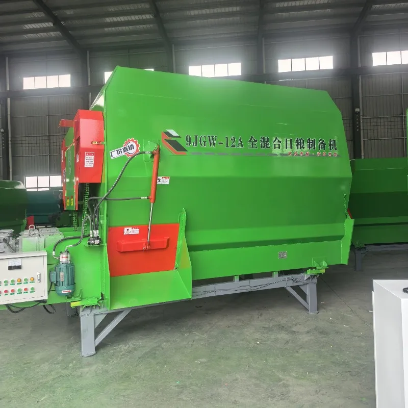 Horizontal mixer farm cattle and sheep feed grinder