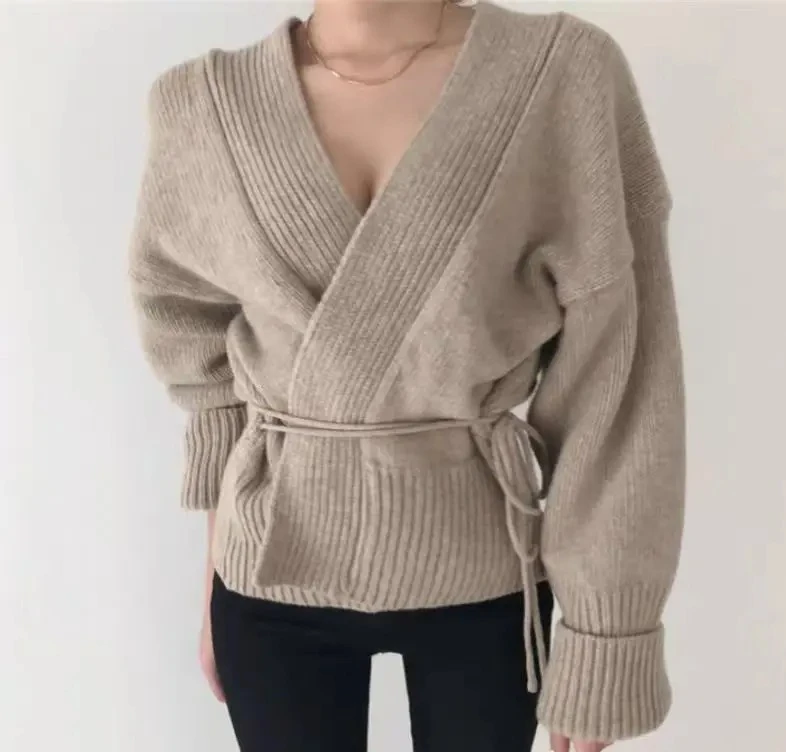 

Осенне-зимний вязаный кардиган с v-образным вырезом, короткая верхняя одежда, дизайнерский нишевый женский топ в ленивом стиле