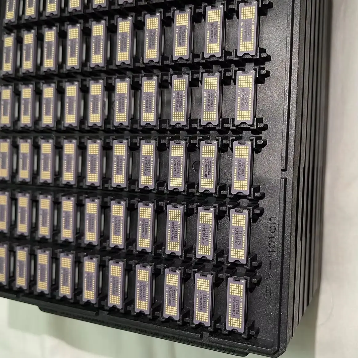 

DLP230NPA DMD chip 0.23DMD chip is suitable for projectors