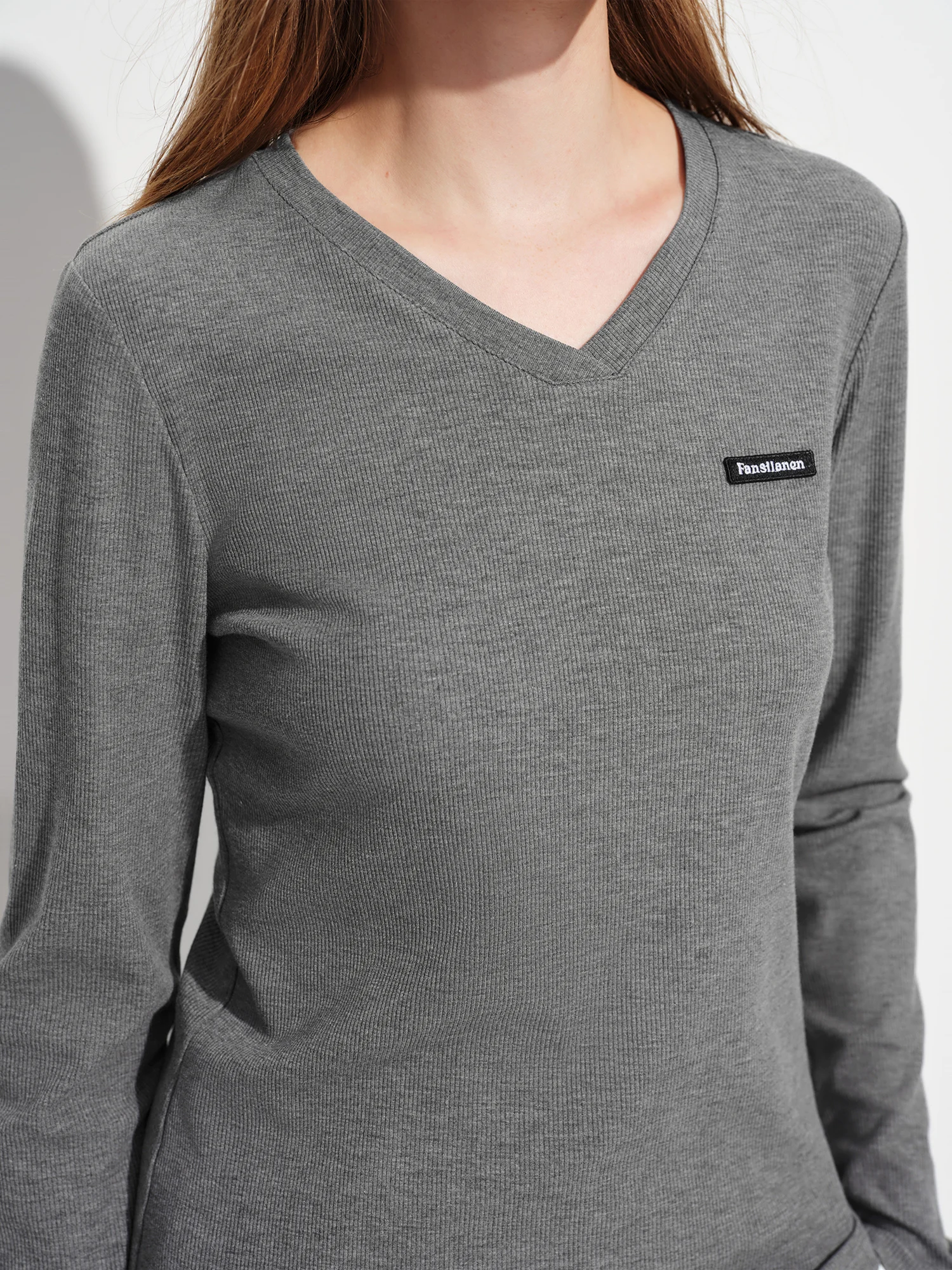 FSLE V-Neck Women's Knit Long Sleeve Tee with Sleek Straight Shoulder Design and Embroidery Logo Detail Spring 2026 New Arrival