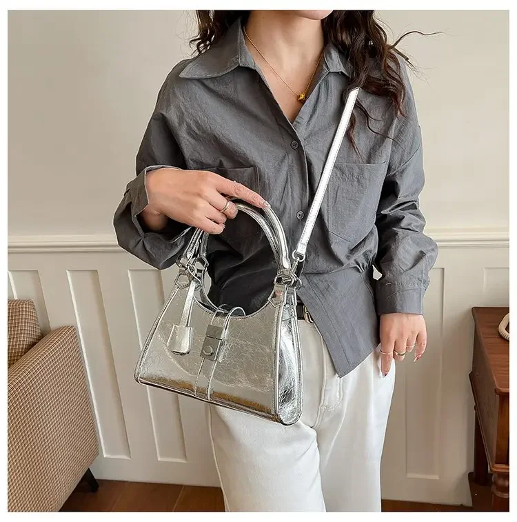 

Retro Simple Lock Tote Bag Women's Trendy One-Shoulder Armpit Bag High-End Crossbody Bag for 2026 Fashion Accessory