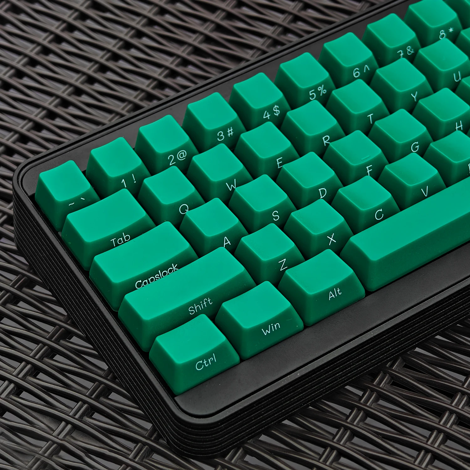 

Emerald keycap side engraved small full set of OEM height cross core custom mechanical keyboard cap 130 keys