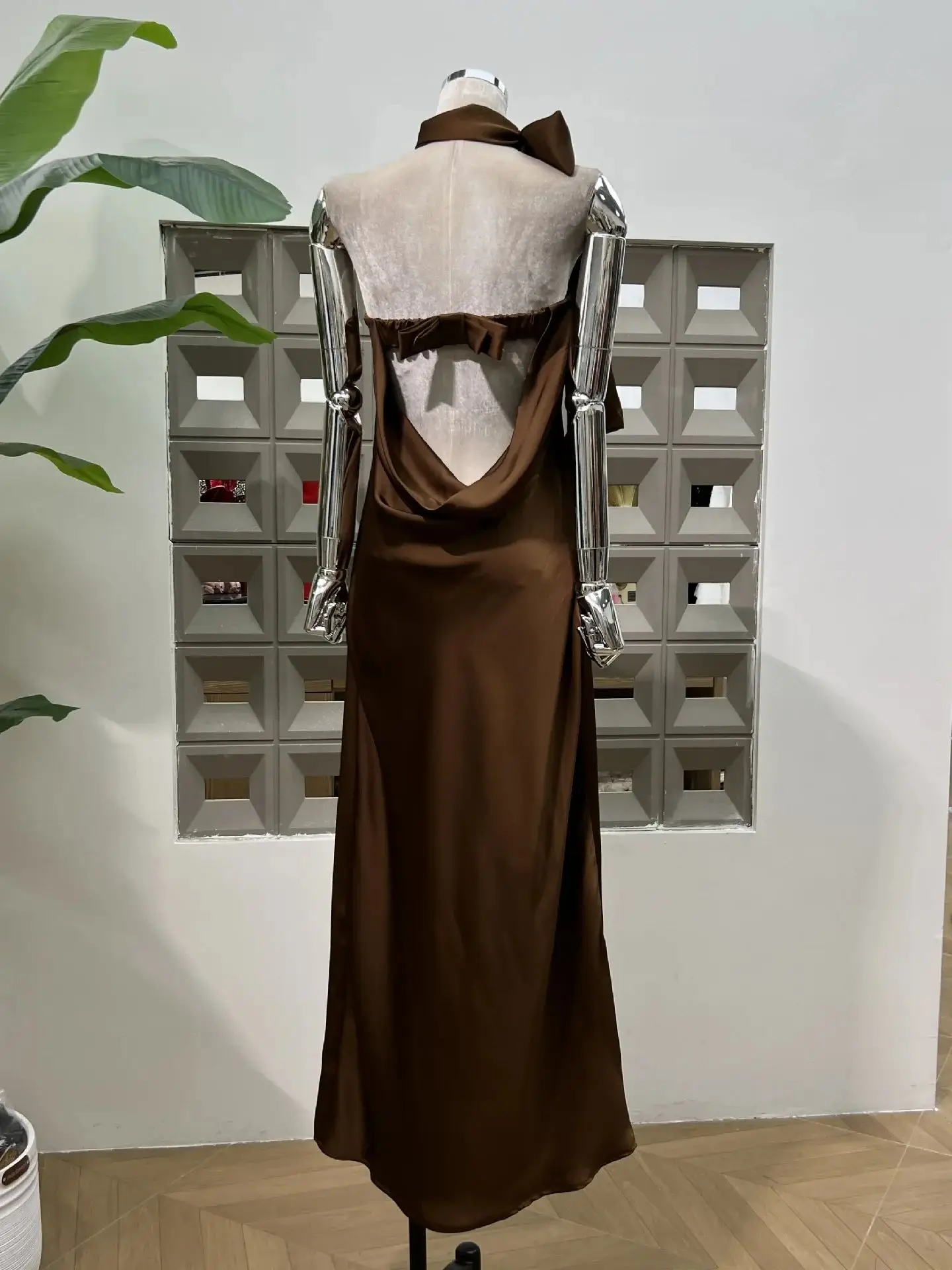 2025 Zomer Nieuwe Elegante Lichtgewicht Volwassen Satijn Strapless Lange Stijl Damesmode Party Club Cocktail Avondjurk Jurken